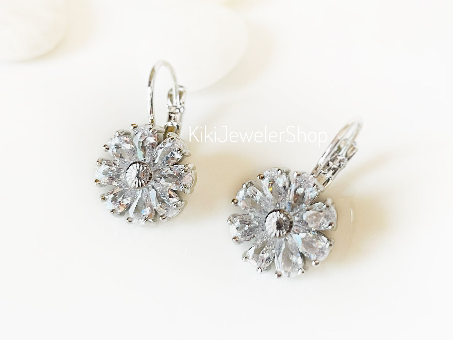 Daisy Flower Earrings Leverback