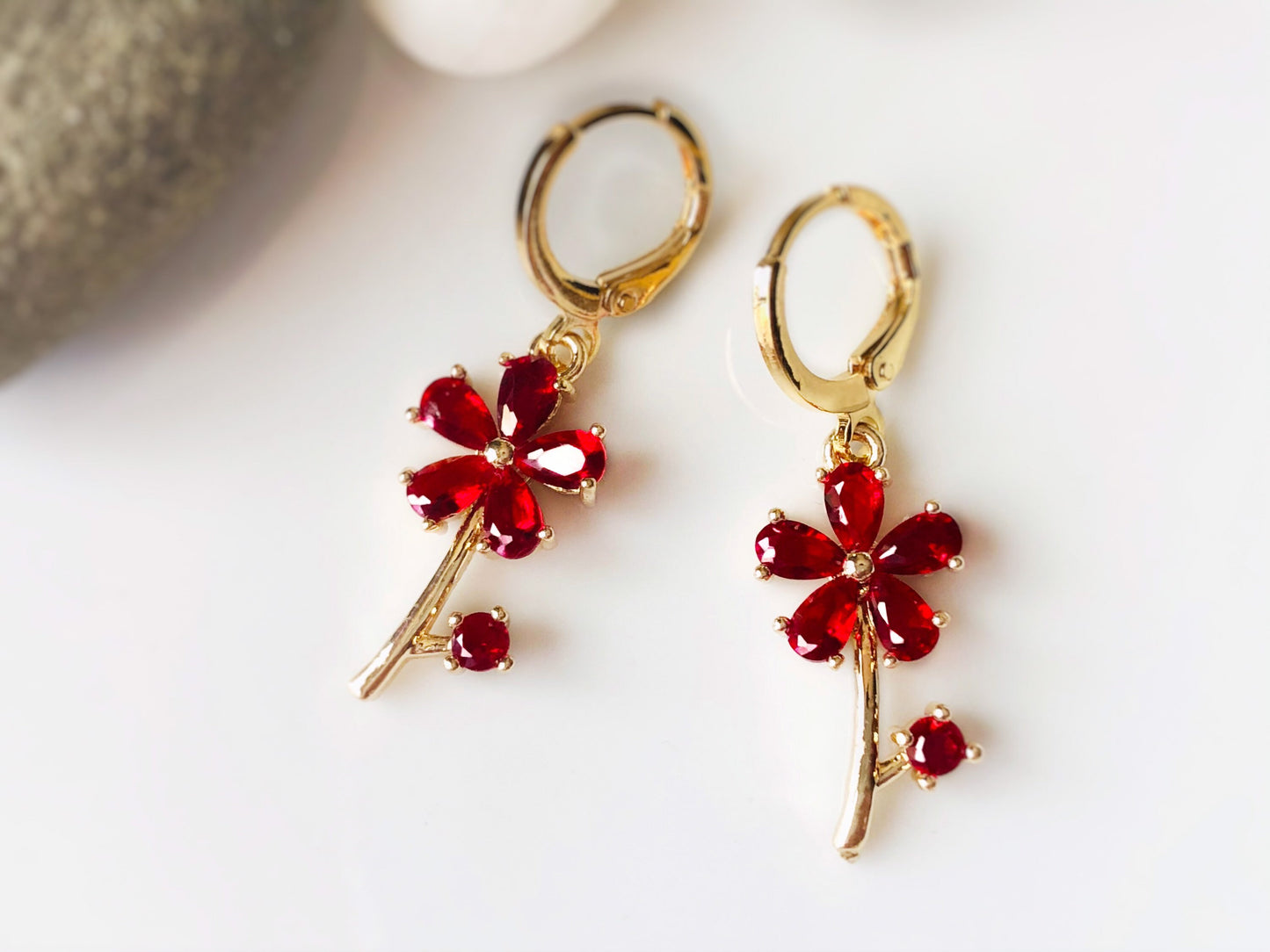 Ruby flower jewelry set in 14K gold, red flower gem necklace earrings set, gift for her, gift for mom, July birthstone
