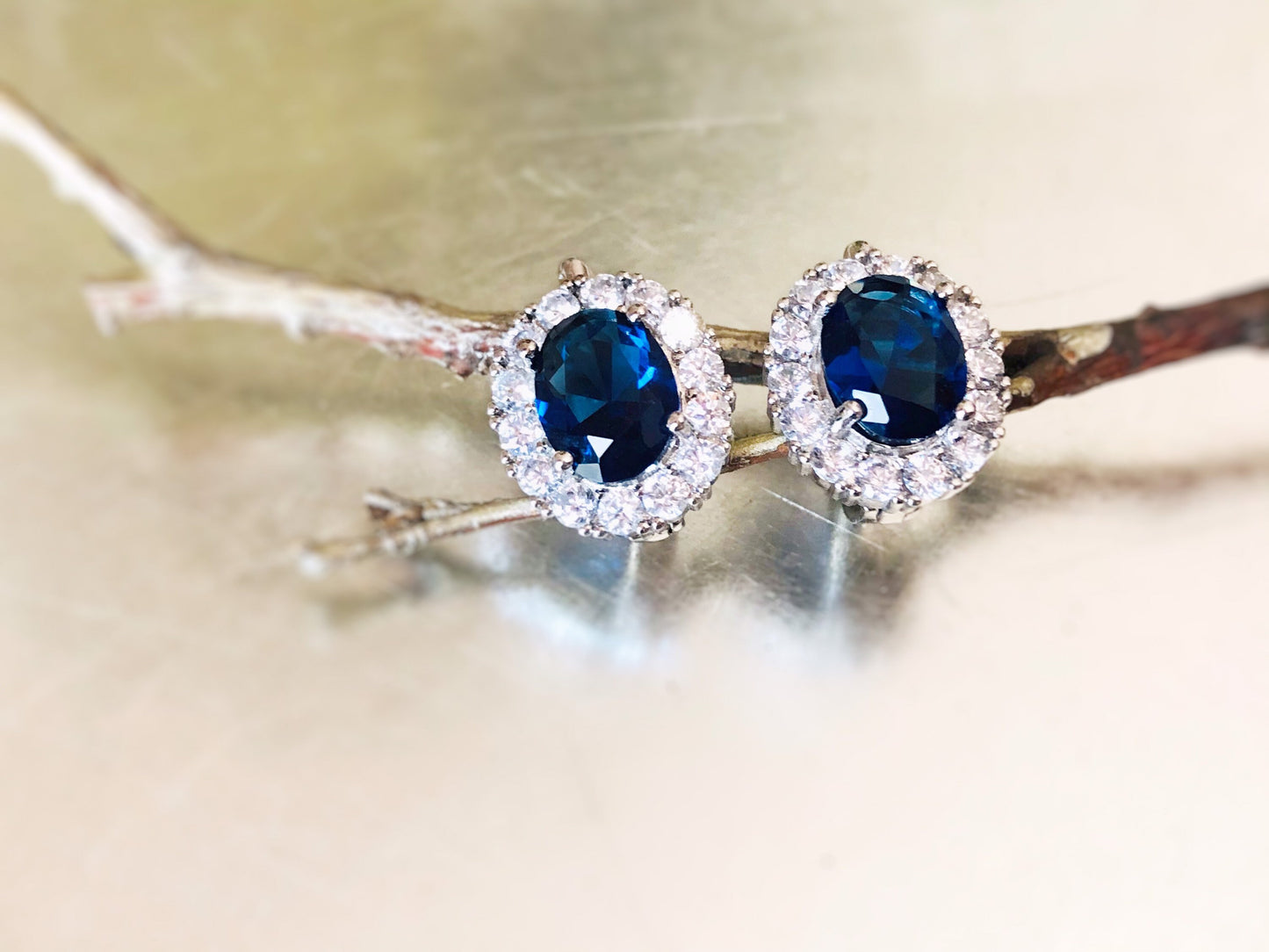 Halo emerald leverback earrings, gemstone earring in 18k white gold, gift for her, gift for mom, May birthstone earrings