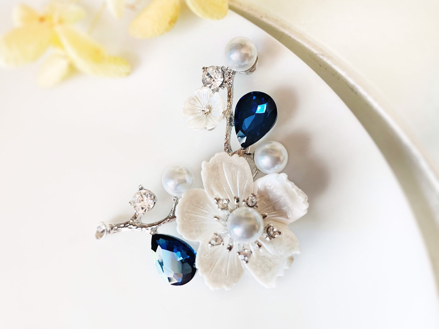 Blue sapphire pearl flower brooch, flower statement brooch pin, blue crystal pearl wedding brooch, gift for mom, gift for her
