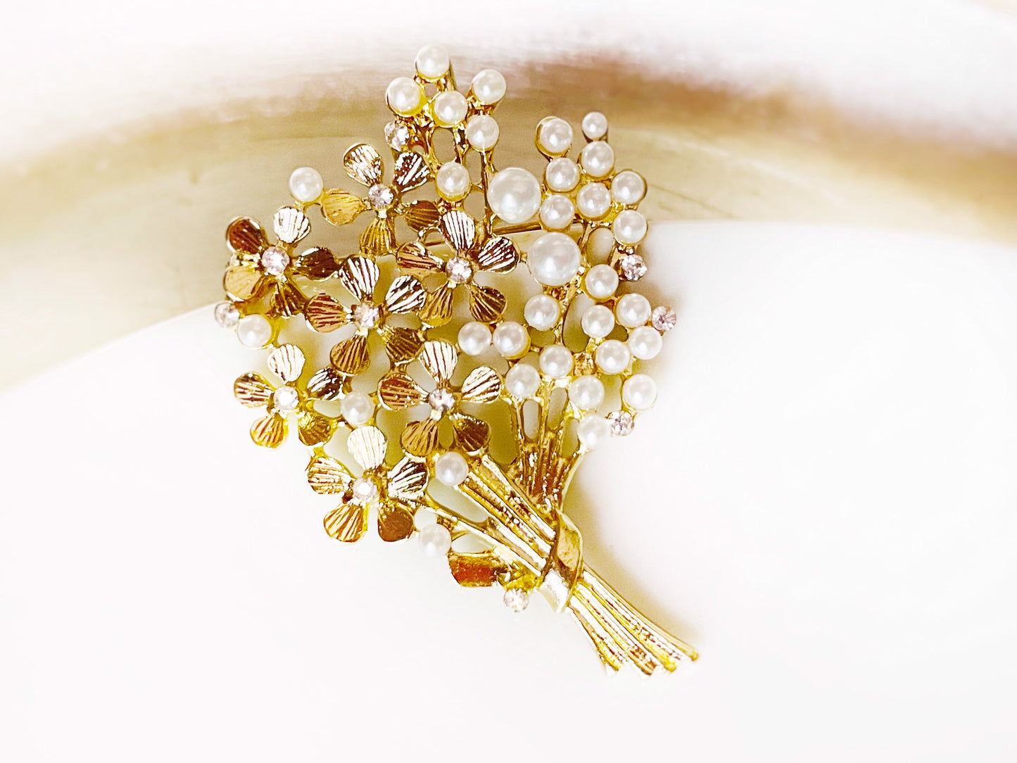 Pearl crystal bouquet brooch gold, pearl flower bouquet brooch pin, wedding bouquet brooch, gift for her, gift for mom