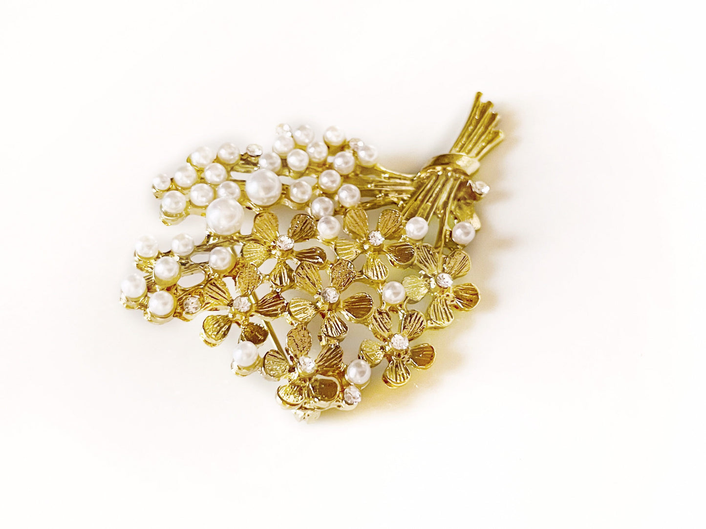 Pearl crystal bouquet brooch gold, pearl flower bouquet brooch pin, wedding bouquet brooch, gift for her, gift for mom