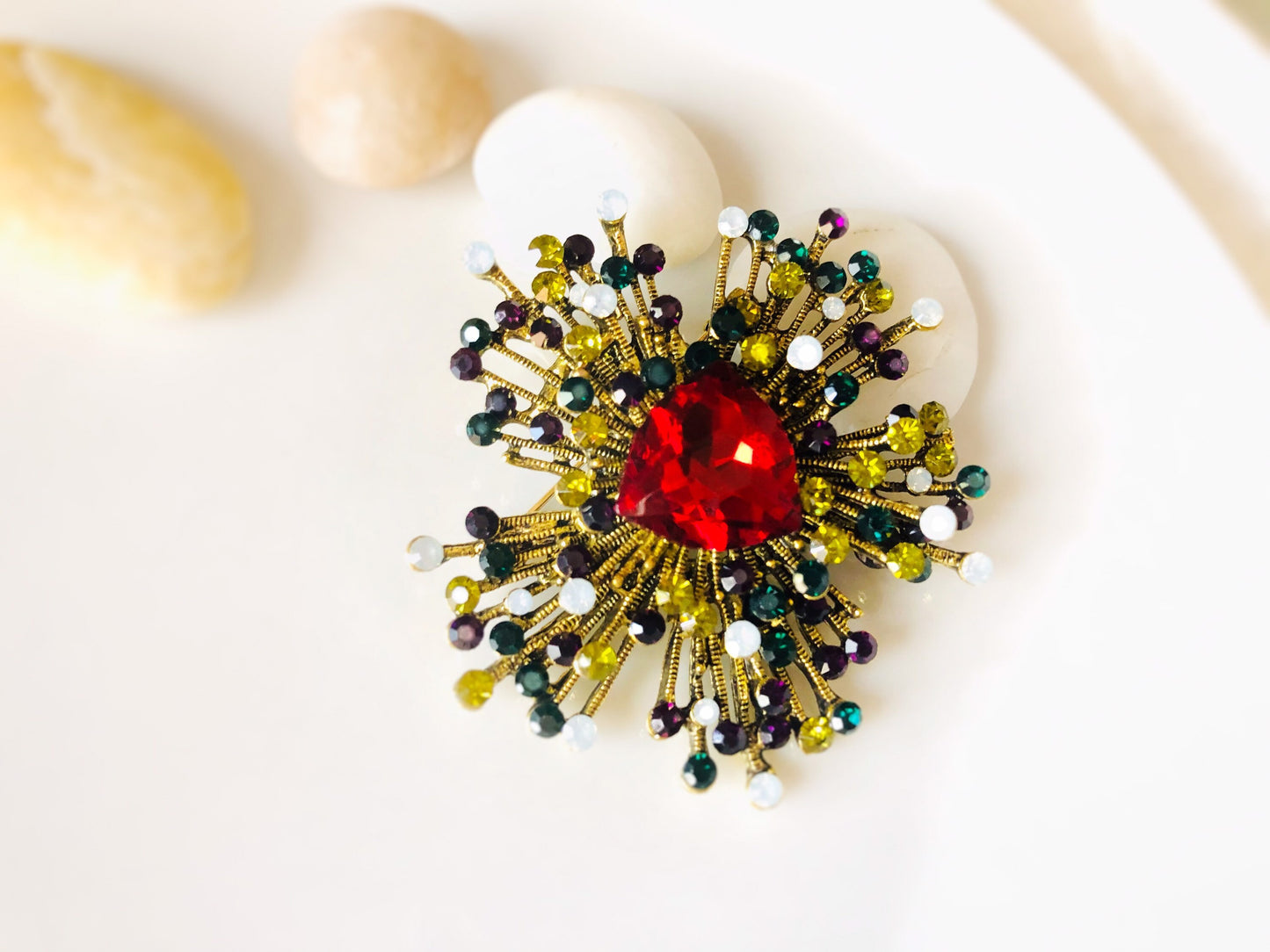 Emerald green starburst brooch pin, large green statement crystal pin pendant, gift for mom, gift for her