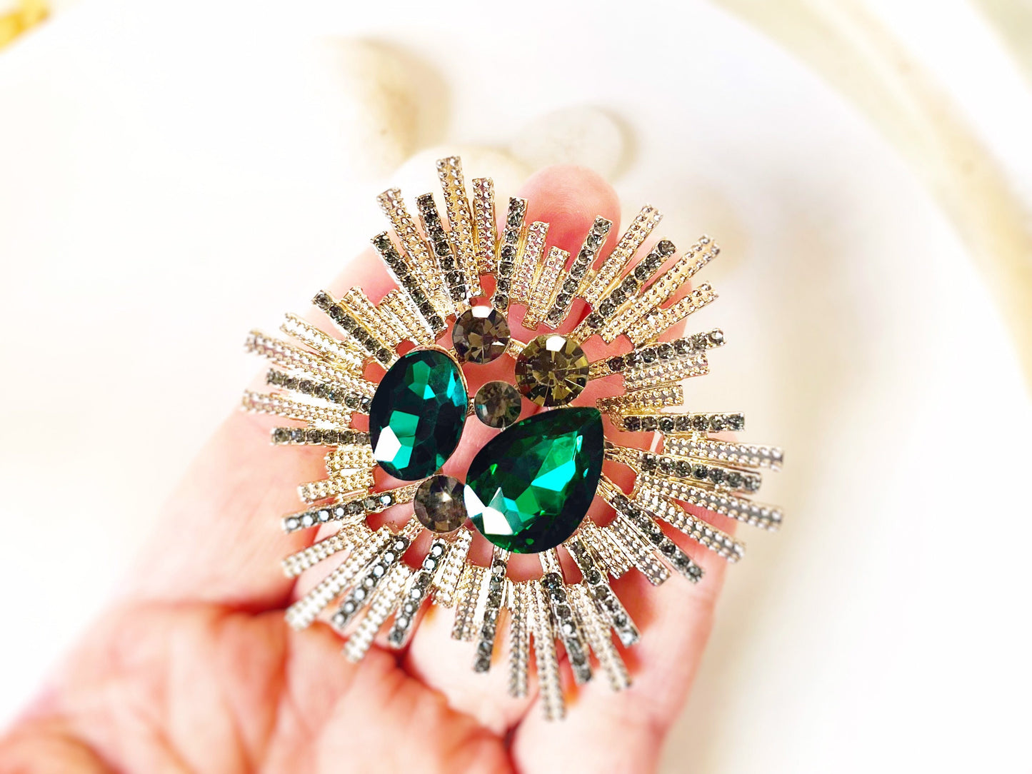 Emerald green starburst brooch pin, large green gold statement crystal brooch, gift for mom, gift for her