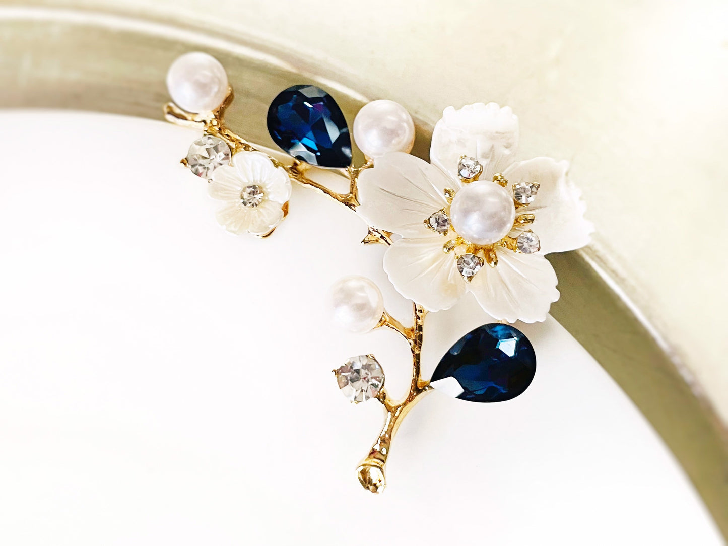 Blue sapphire pearl flower brooch, flower statement brooch pin, blue crystal pearl wedding brooch, gift for mom, gift for her