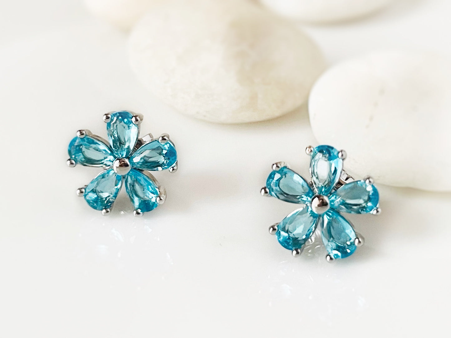 Small emerald flower stud earrings, green gemstone flower studs, gift for her, gift for girls, November birthstone