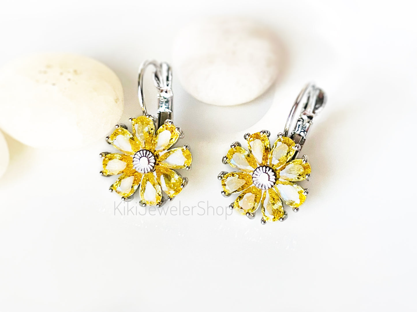 Daisy flower dangle earrings leverback, flower gem drop earrings, birthstone flower earring, gift for mom, gift for her, birthday earrings