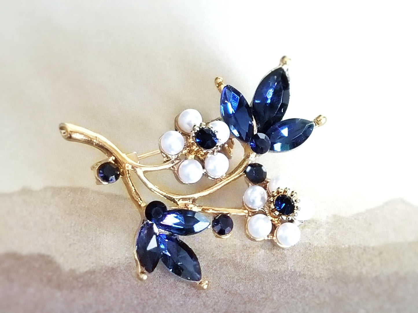 Blue sapphire pearl brooch, flower brooch pin, wedding brooch, gift for mom, gift for her