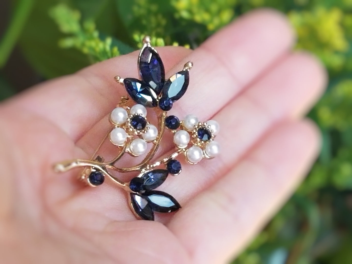 Blue sapphire pearl brooch, flower brooch pin, wedding brooch, gift for mom, gift for her