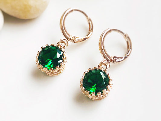 Bezel round emerald dangle earrings, green 8mm gemstone huggie drop earrings, gift for her, gift for daughter, May birthstone