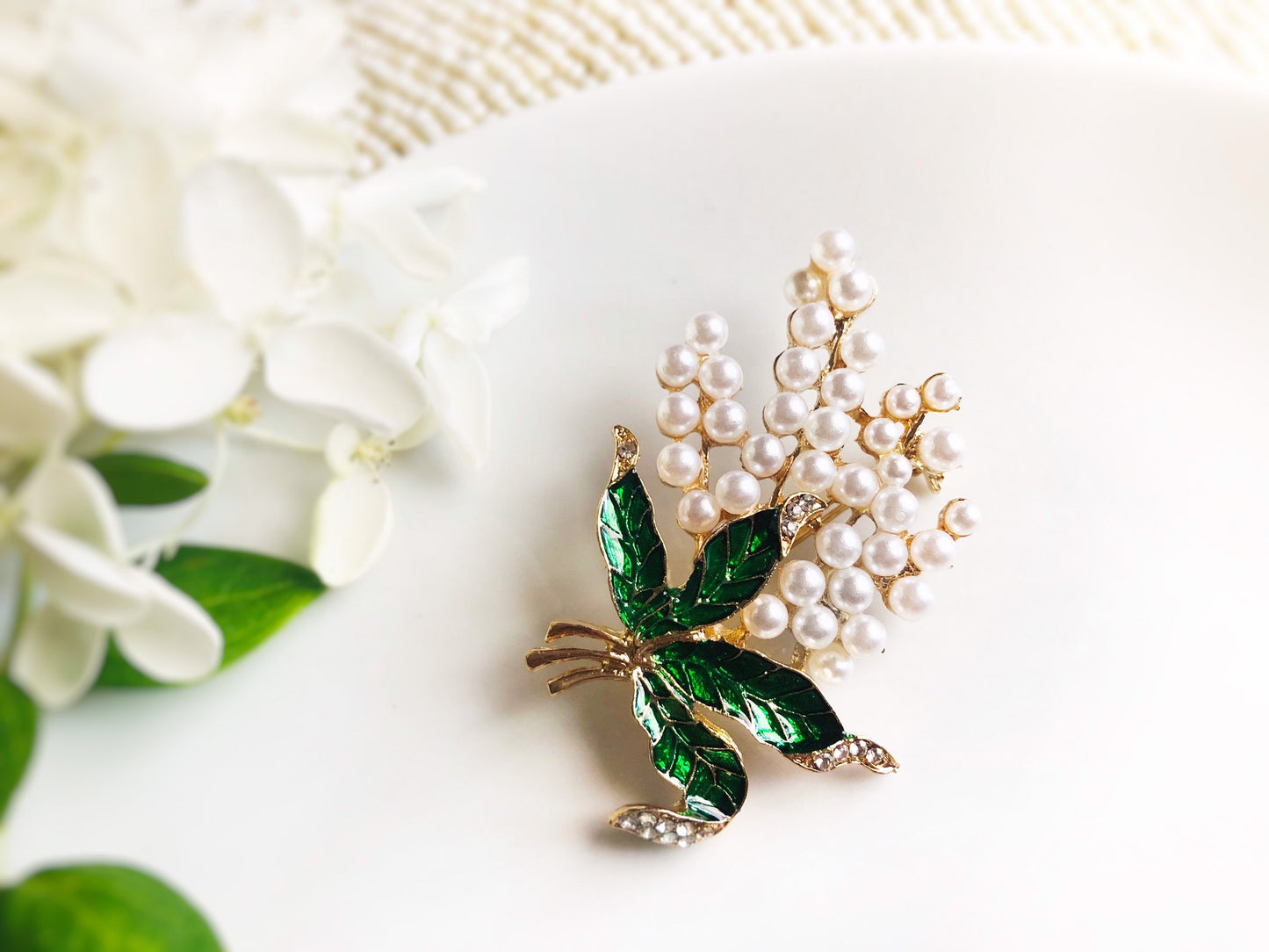 Pearl crystal flower brooch pin, white and green wedding bouquet brooch, wedding bouquet pin, gift for her, gift for mom