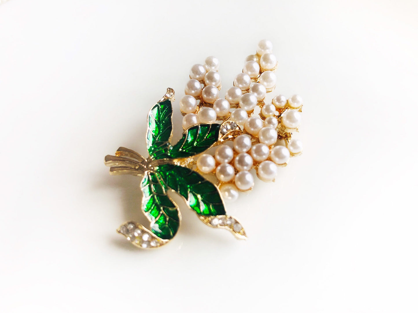 Pearl crystal flower brooch pin, white and green wedding bouquet brooch, wedding bouquet pin, gift for her, gift for mom