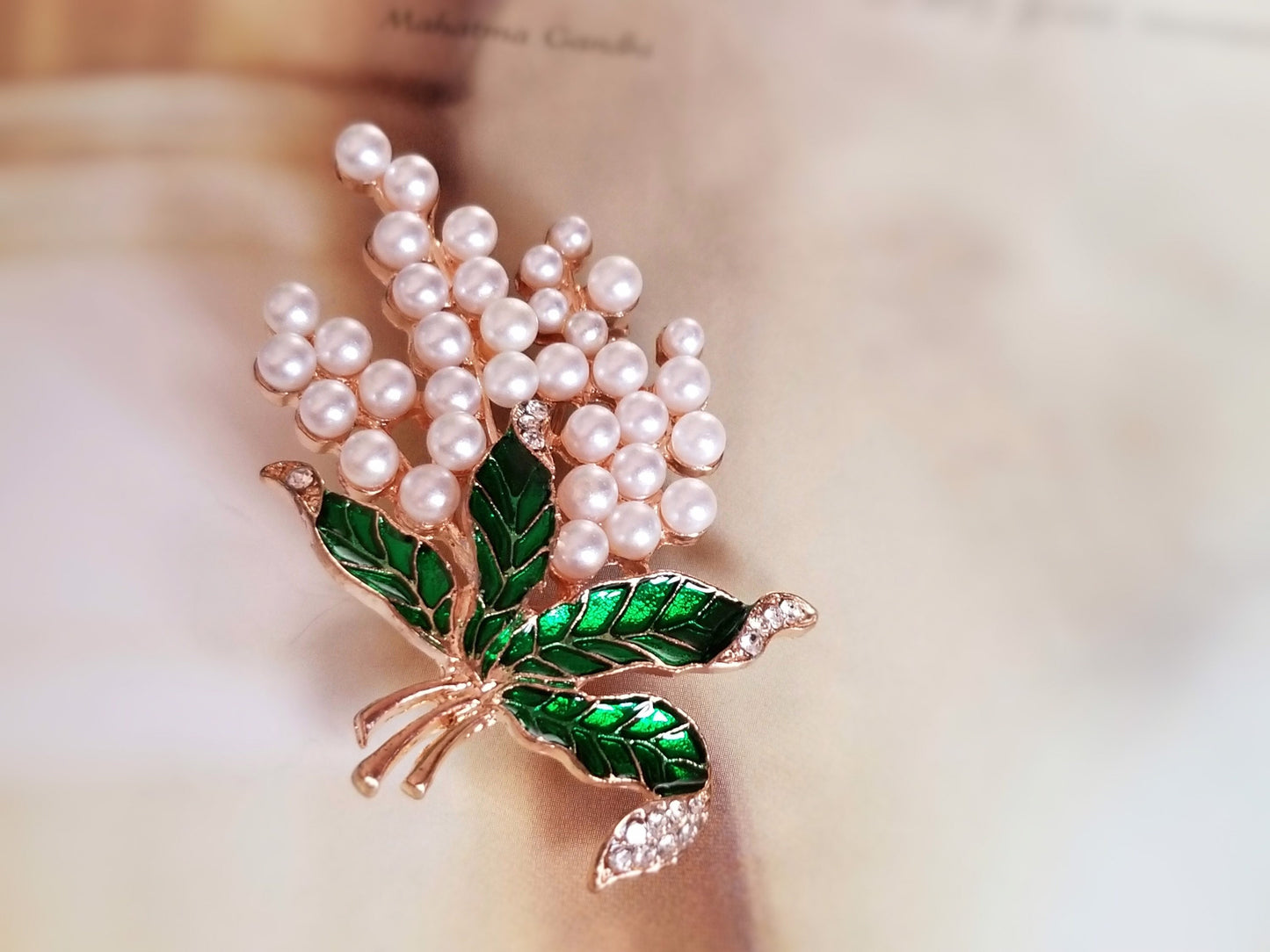 Pearl crystal flower brooch pin, white and green wedding bouquet brooch, wedding bouquet pin, gift for her, gift for mom