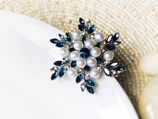 Blue sapphire pearl brooch pin white gold, flower brooch silver , wedding pearl blue crystal bouquet brooch, gift for mom, gift for her