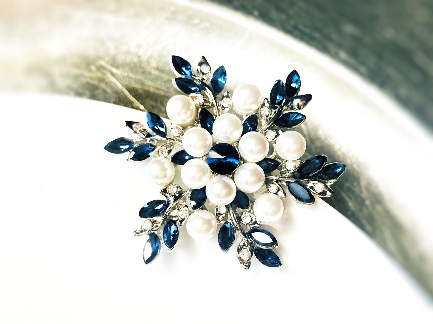 Blue sapphire pearl brooch pin white gold, flower brooch silver , wedding pearl blue crystal bouquet brooch, gift for mom, gift for her