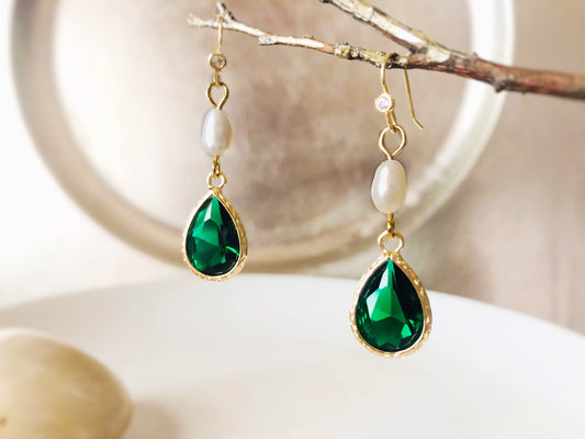 Emerald crystal pearl long dangle earrings in 14K gold, bridal jewelry pearl, bridesmaid earrings gold, gift for her, green dangle earrings