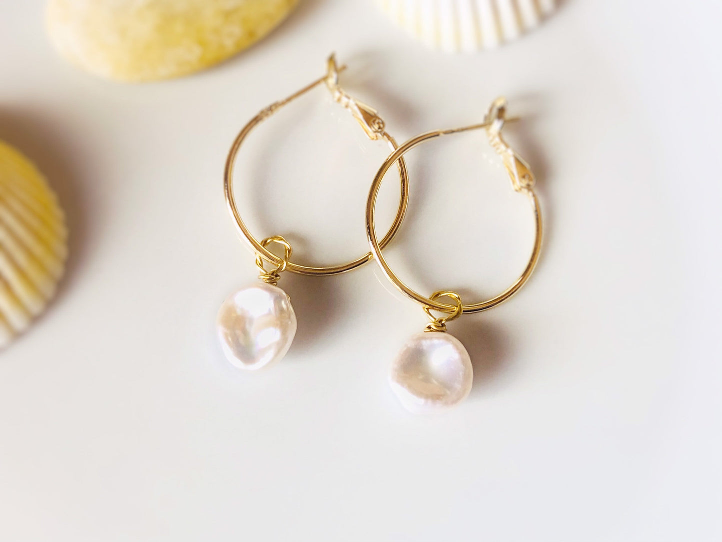 Keshi pearl earrings gold, coin pearl earrings gold, modern pearl earrings, gift for her, gift for mom, June birthstone