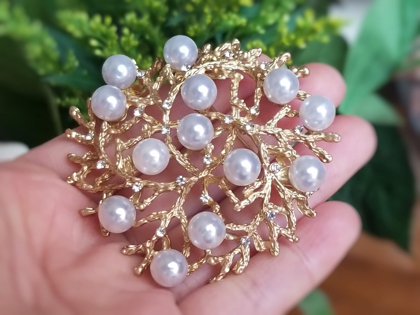 Large pearl crystal brooch in 14K matte gold plated. Wedding bouquet brooch, gift for her, gift for mom