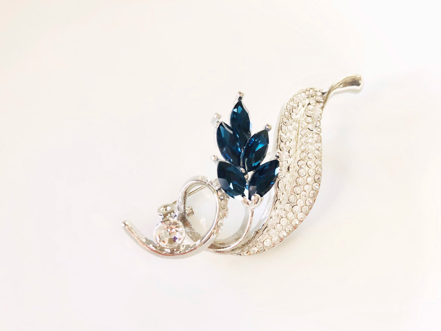 Sapphire crystal brooch in 18k white gold, wedding brooch, bridal brooch, navy brooch, gift for her, gift for mom