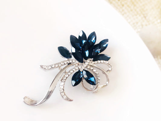 Sapphire bouquet brooch in 18k white gold, wedding bouquet brooch, gift for her, gift for mom