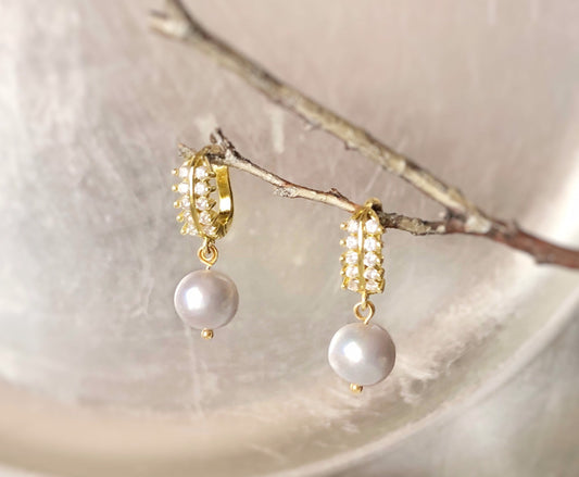 Freshwater baroque pearl dangling earrings gold, pearl bridal earrings gold, bridesmaids pearl earrings, gift for her, gift for mom