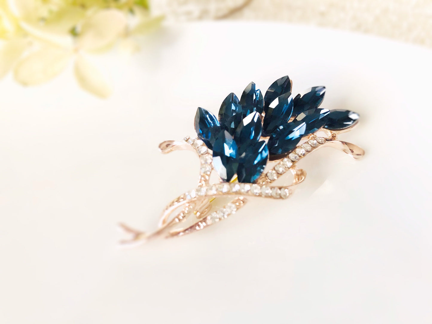 Sapphire bouquet brooch in 18k white gold or 14K rose gold, wedding bouquet brooch, gift for her, gift for mom