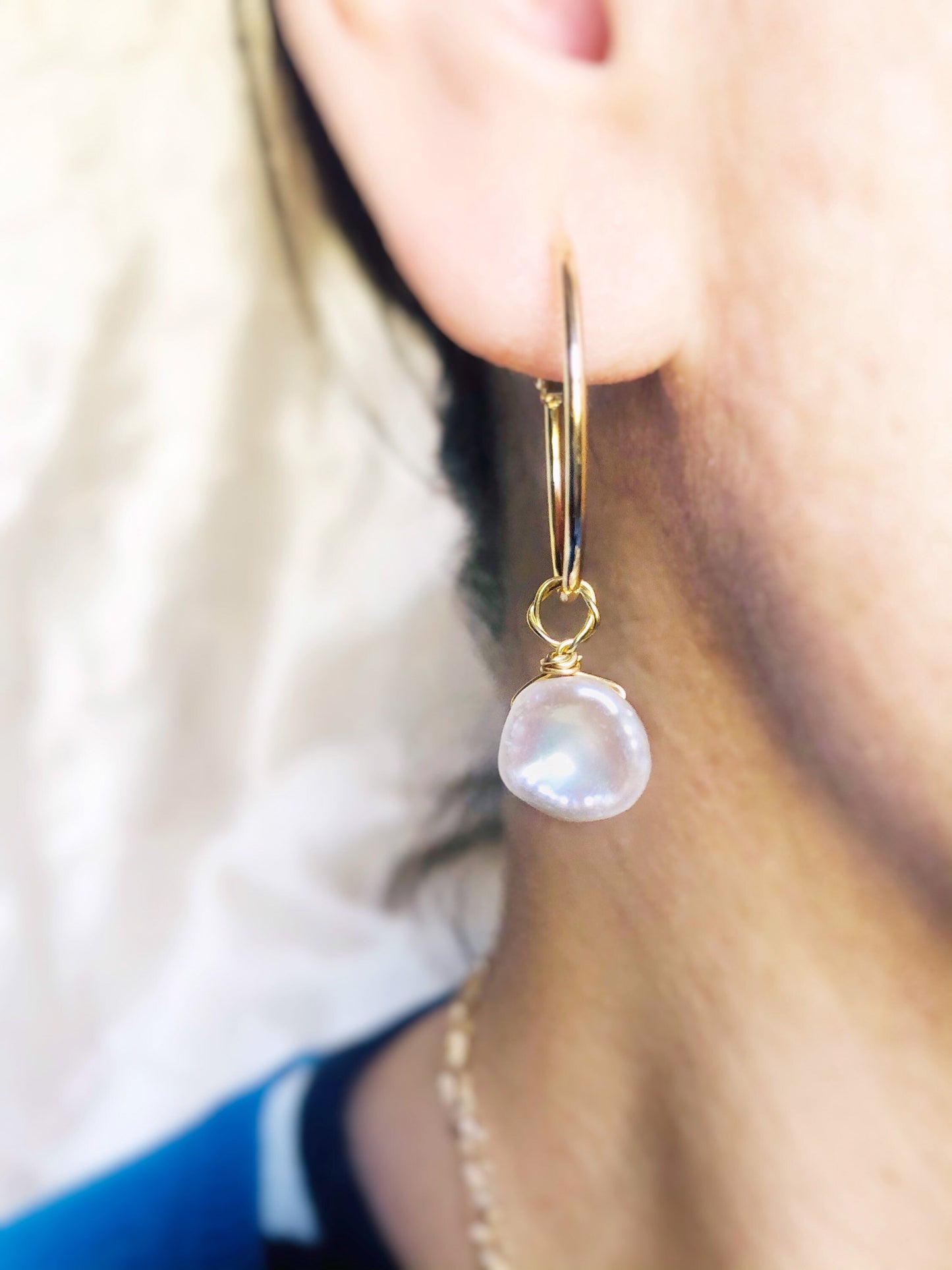 Keshi pearl earrings gold, coin pearl earrings gold, modern pearl earrings, gift for her, gift for mom, June birthstone