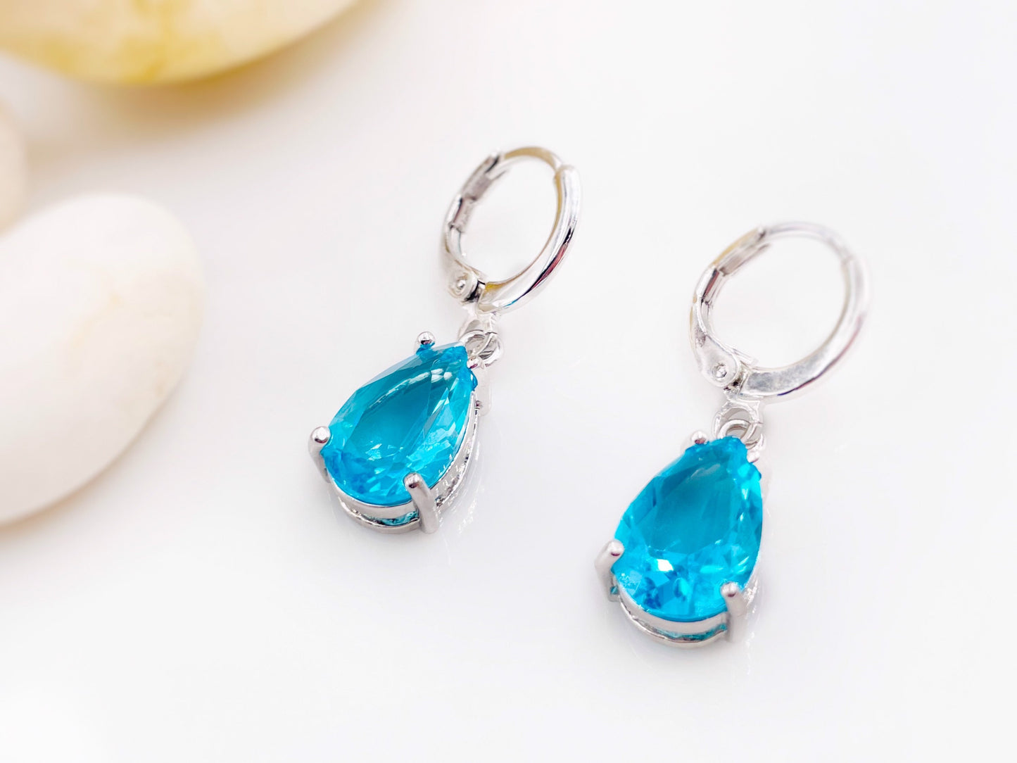 Blue topaz gemstone huggie dangling earring in 18k white gold, December birthstones, blue earrings, gift for her, gift for mom