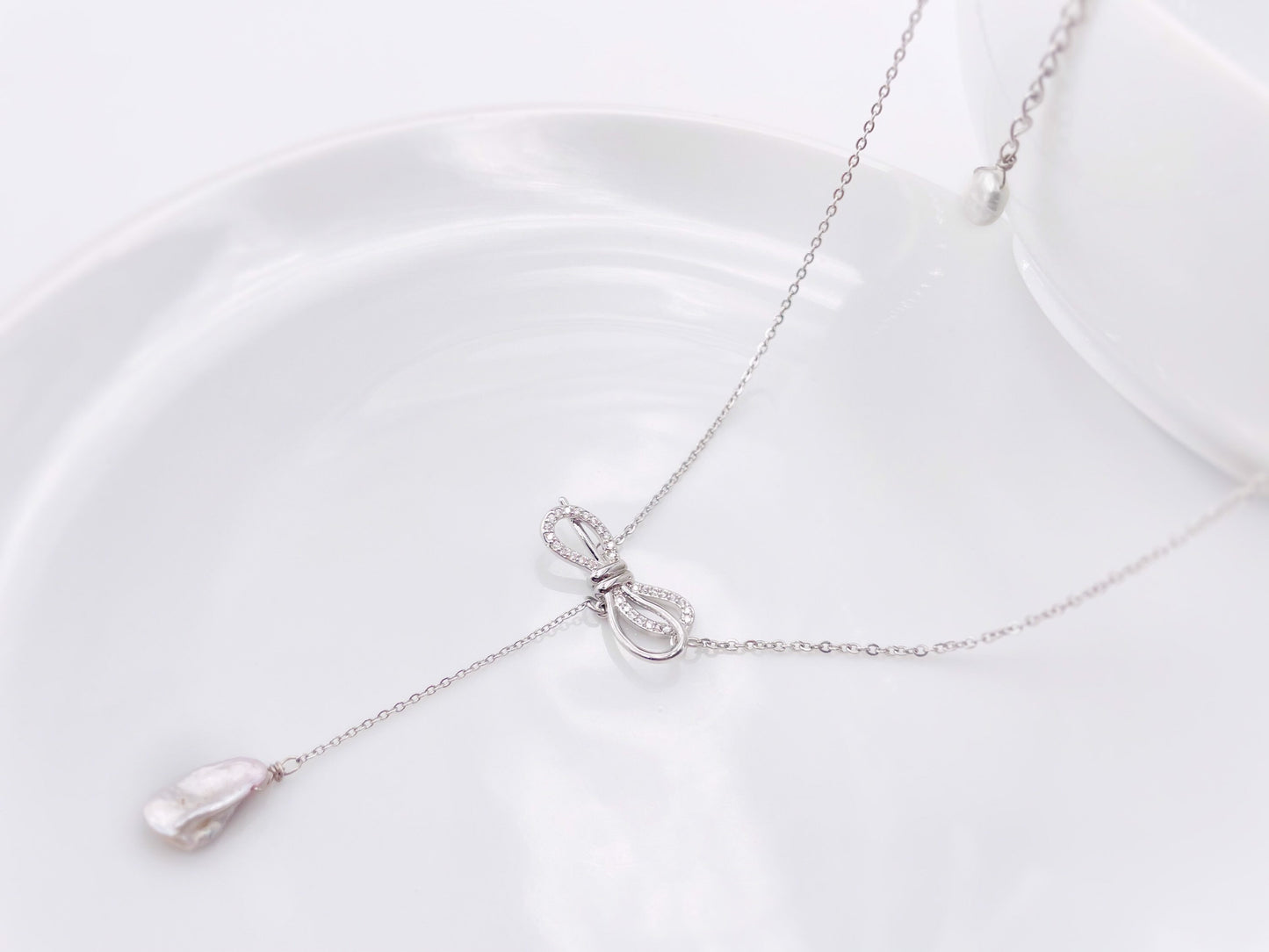 Baroque pearl lariat necklace in 18K white gold filled, statement pearl lariat necklace, gift for her, gift for mom