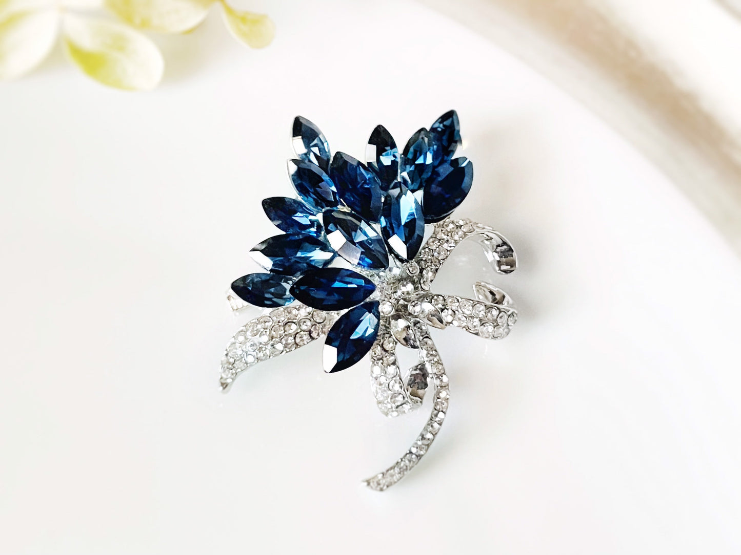 Sapphire floral bouquet brooch pin white gold, dark blue crystal wedding brooch, bridal bouquet pin, gift for her, gift for mom