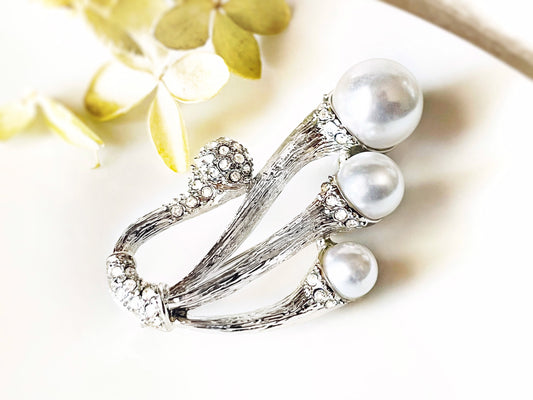 Pearl crystal statement silver brooch, pearl crystal wedding bouquet brooch, vintage inspired brooch, gift for mom, gift for her