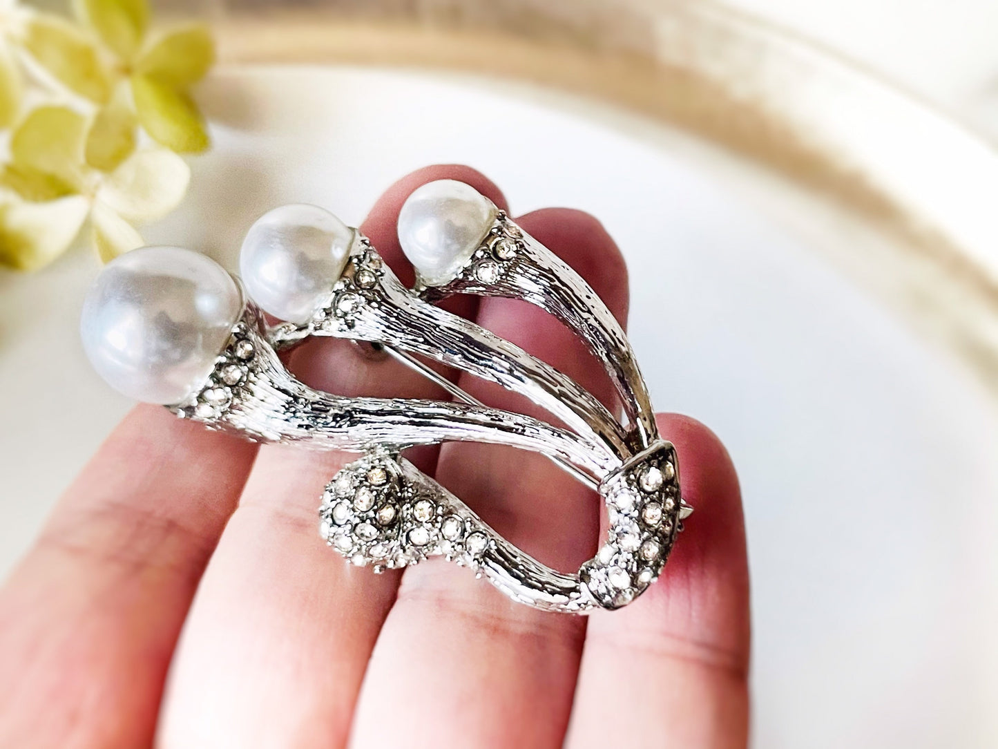 Pearl crystal statement silver brooch, pearl crystal wedding bouquet brooch, vintage inspired brooch, gift for mom, gift for her