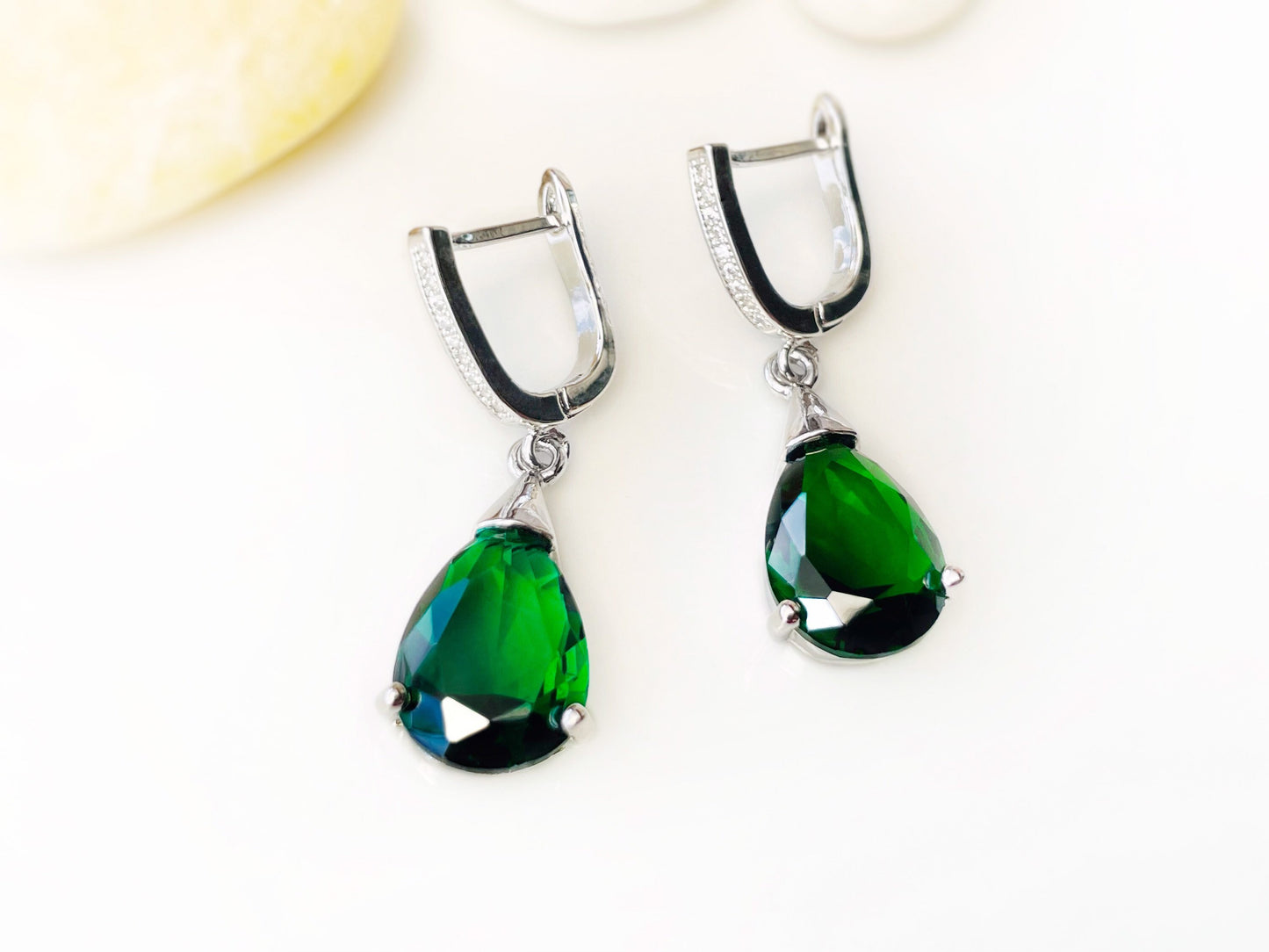 Teardrop emerald drop earrings, green gemstone drop earrings, green crystal bridesmaids earrings, gift for her, gift for mom, May birthstone