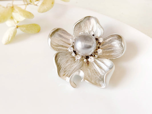 Pearl crystal flower brooch in silver plated.  Silver flower brooch pin, wedding bouquet brooch, gift for her, gift for mom