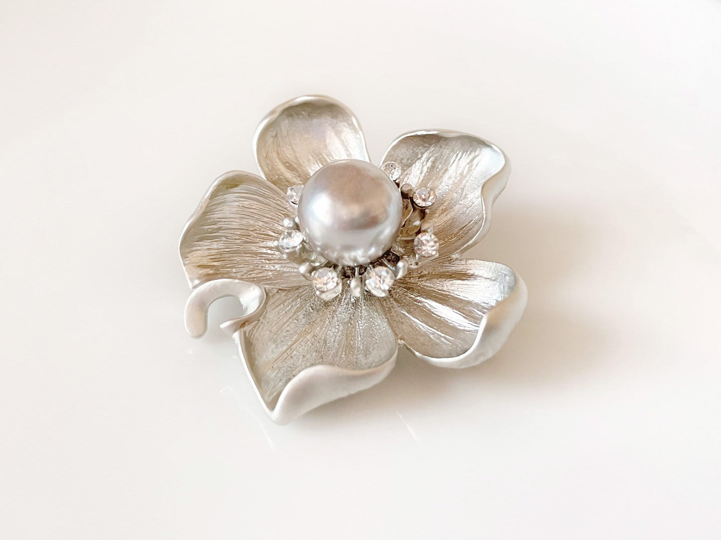 Pearl crystal flower brooch in silver plated.  Silver flower brooch pin, wedding bouquet brooch, gift for her, gift for mom