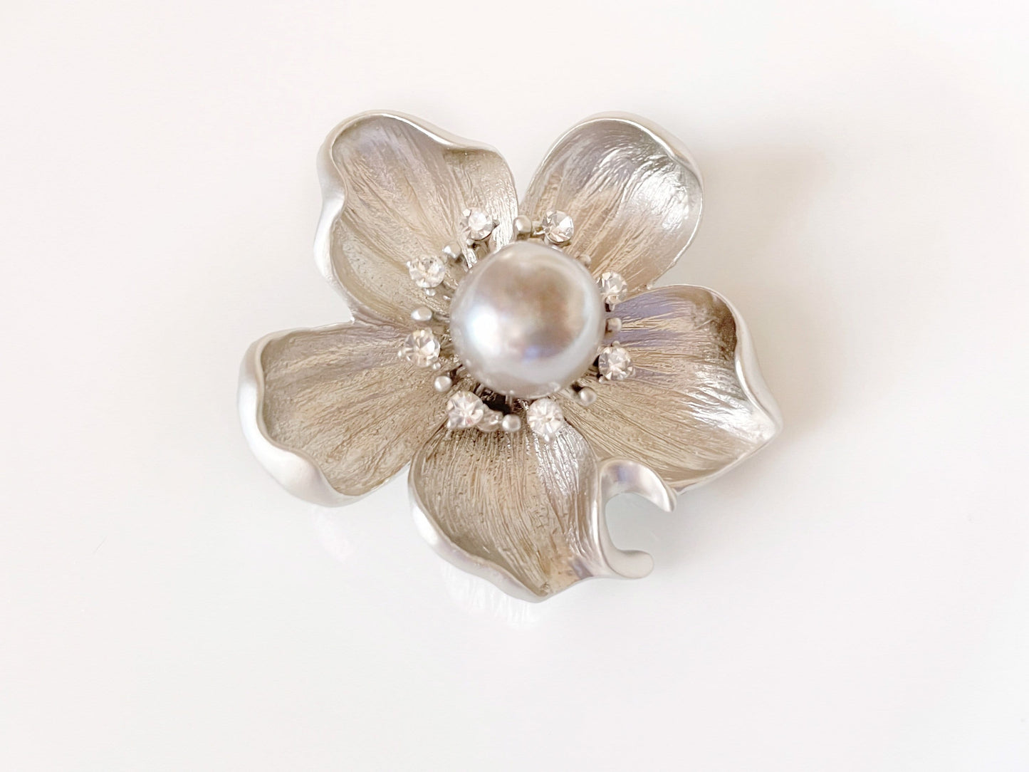 Pearl crystal flower brooch in silver plated.  Silver flower brooch pin, wedding bouquet brooch, gift for her, gift for mom