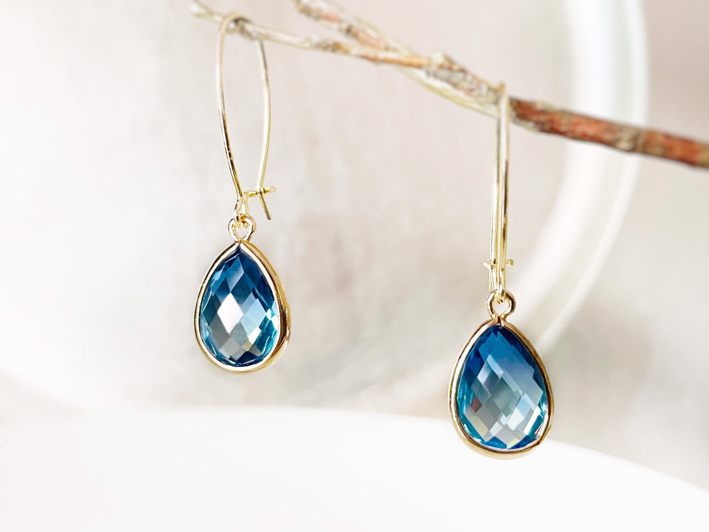 Bicolor sapphire drop earrings in 14K gold, bicolor blue sapphire teardrop crystal gem kidney wire earrings, gift for her, bridal earrings