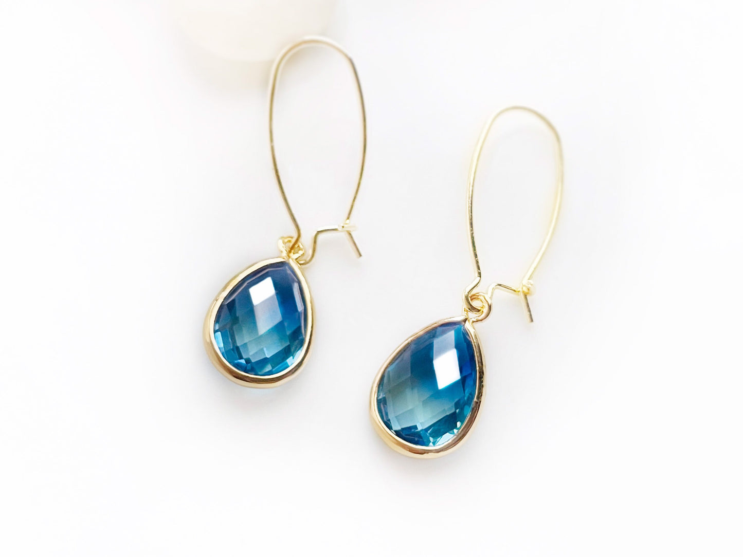 Bicolor blue tourmaline earrings in 14K gold, blue green teardrop crystal gemstones kidney wire earrings, gift for her, bridal earrings