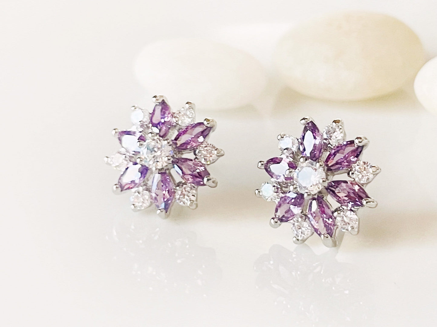 Peridot stud earring studs in 18k white gold, light green gemstone flower studs, snowflake earrings, gift for her, August birthstone