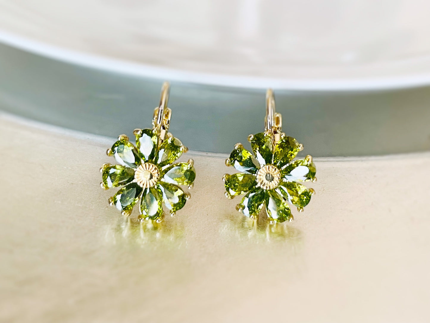 Peridot flower dangle earrings, olive green gemstone daisy flower drop earrings, gift for mom, gift for her, August birthstone