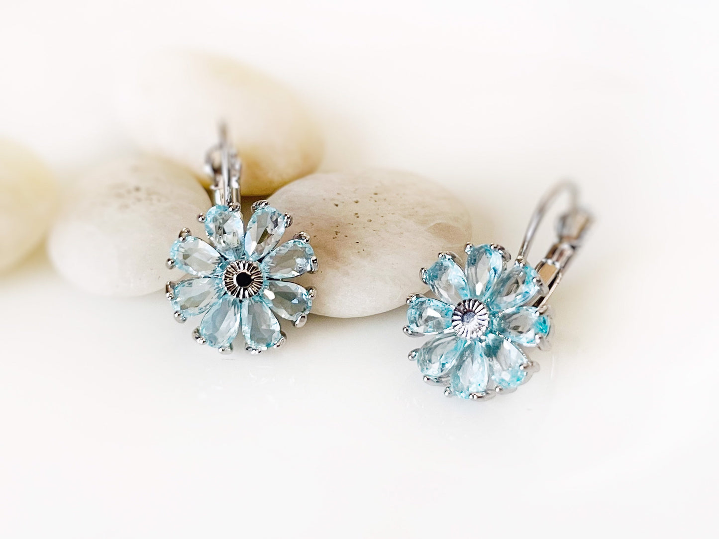 Aquamarine flower dangle earrings, light blue gemstone daisy flower drop earrings, March birthstone earring, gift for mom, gift for her