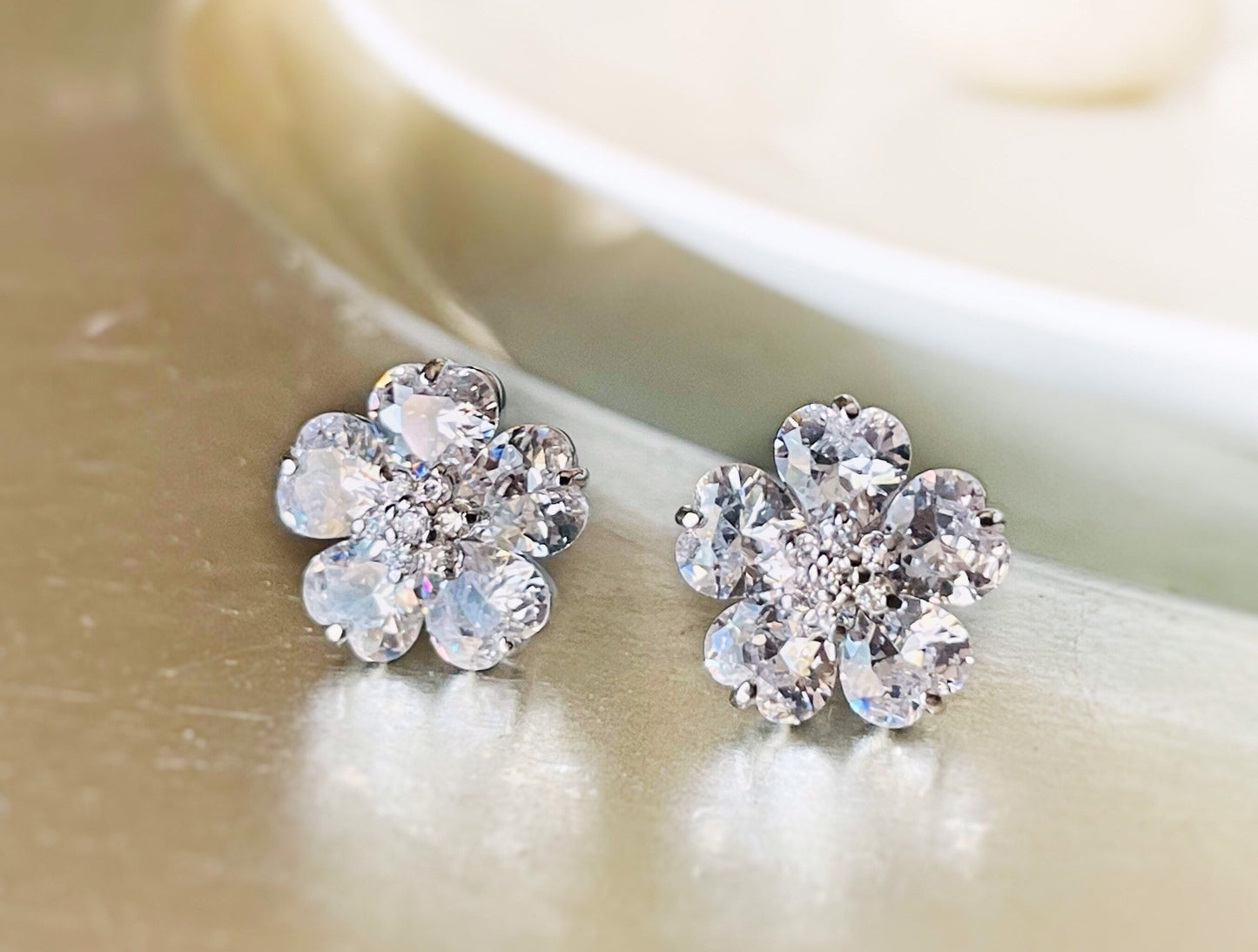 White sapphire flower stud earring in 18K white gold, white gemstone flower stud earrings, April birthstone, gift for mom, gift for her