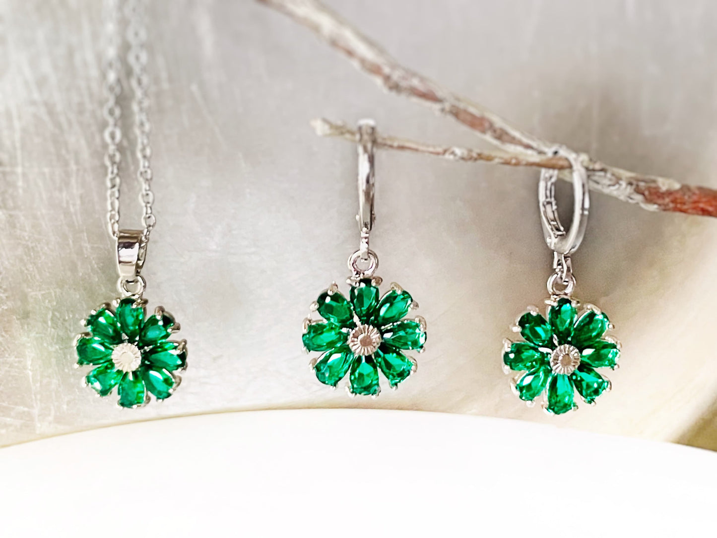 Emerald daisy 2pc jewelry set, green gemstone flower