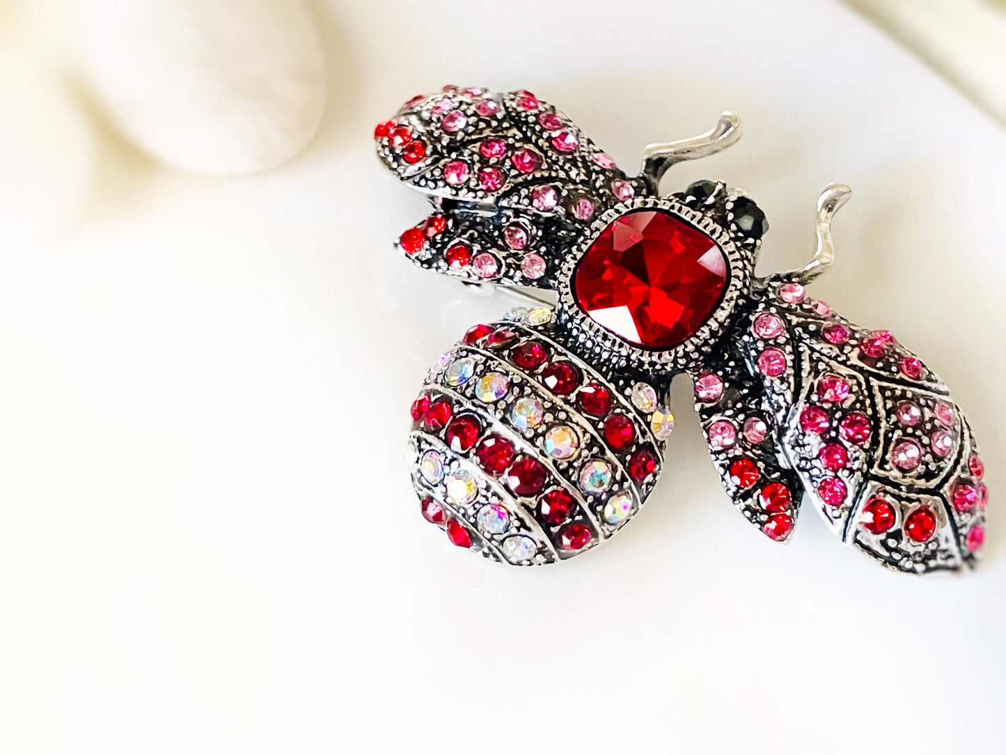 Red crystal bee brooch pin, ruby red crystal bee brooch pin, statement brooch pin,  vintage inspired bee brooch, gift for her, gift for mom