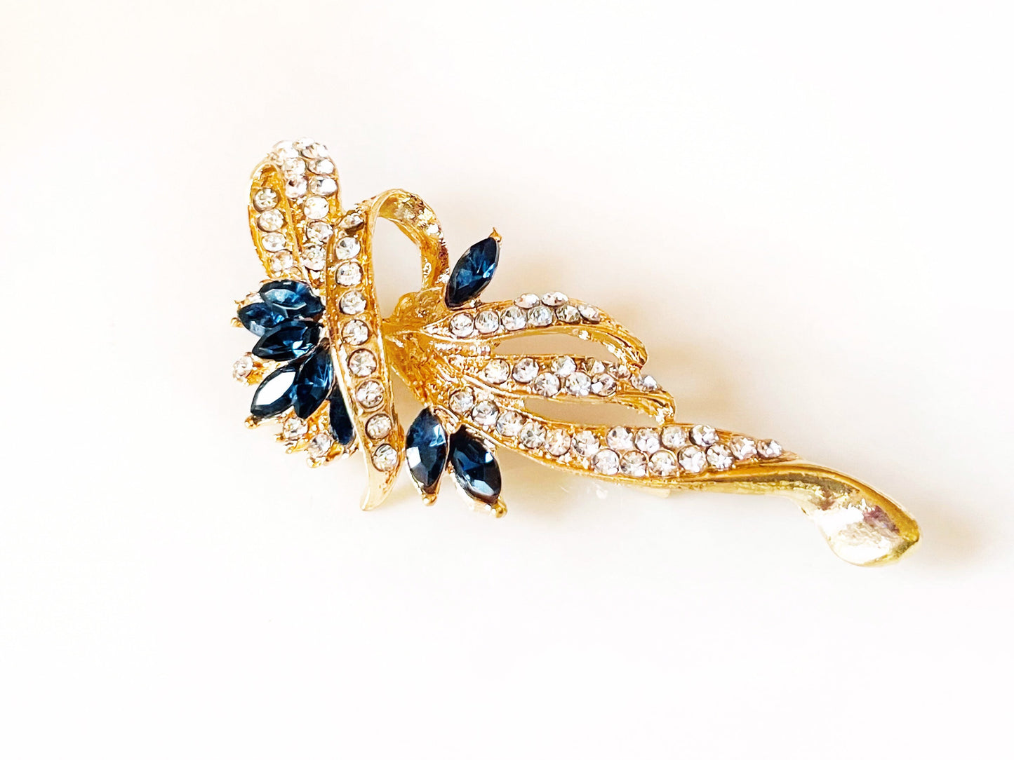 Blue sapphire crystal brooch gold, blue and white crystal flower bouquet pin brooch, gift for mom, gift for her, something blue