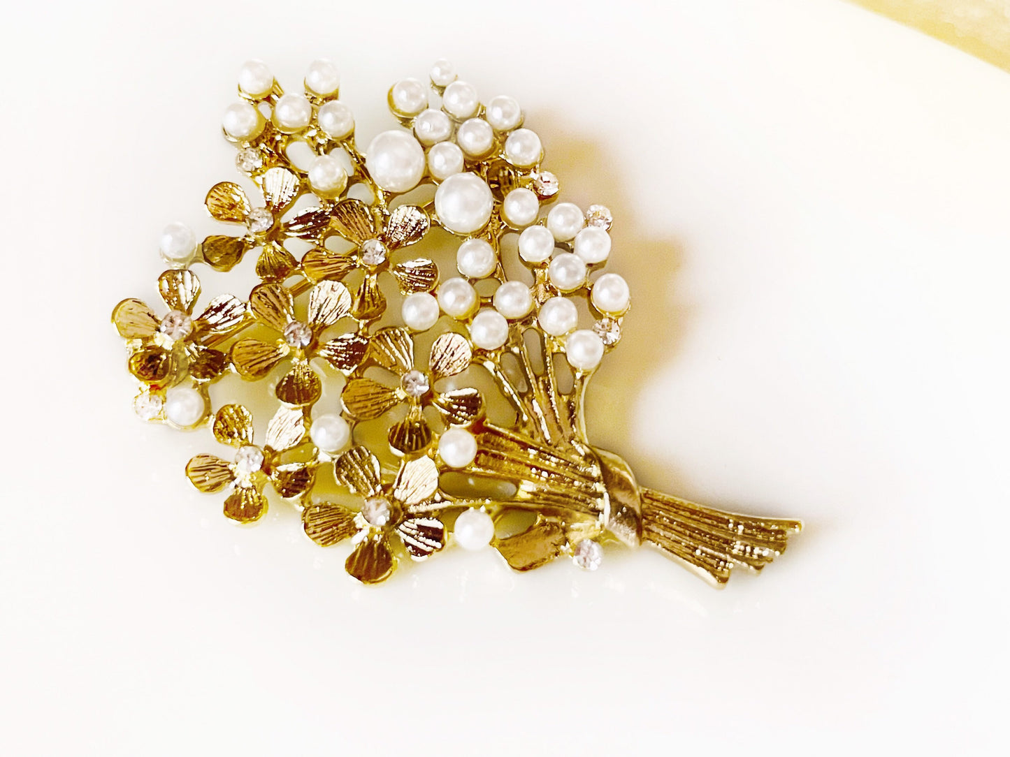 Pearl crystal bouquet brooch gold,  pearl flower bouquet brooch pin, wedding bouquet brooch, gift for her, gift for mom