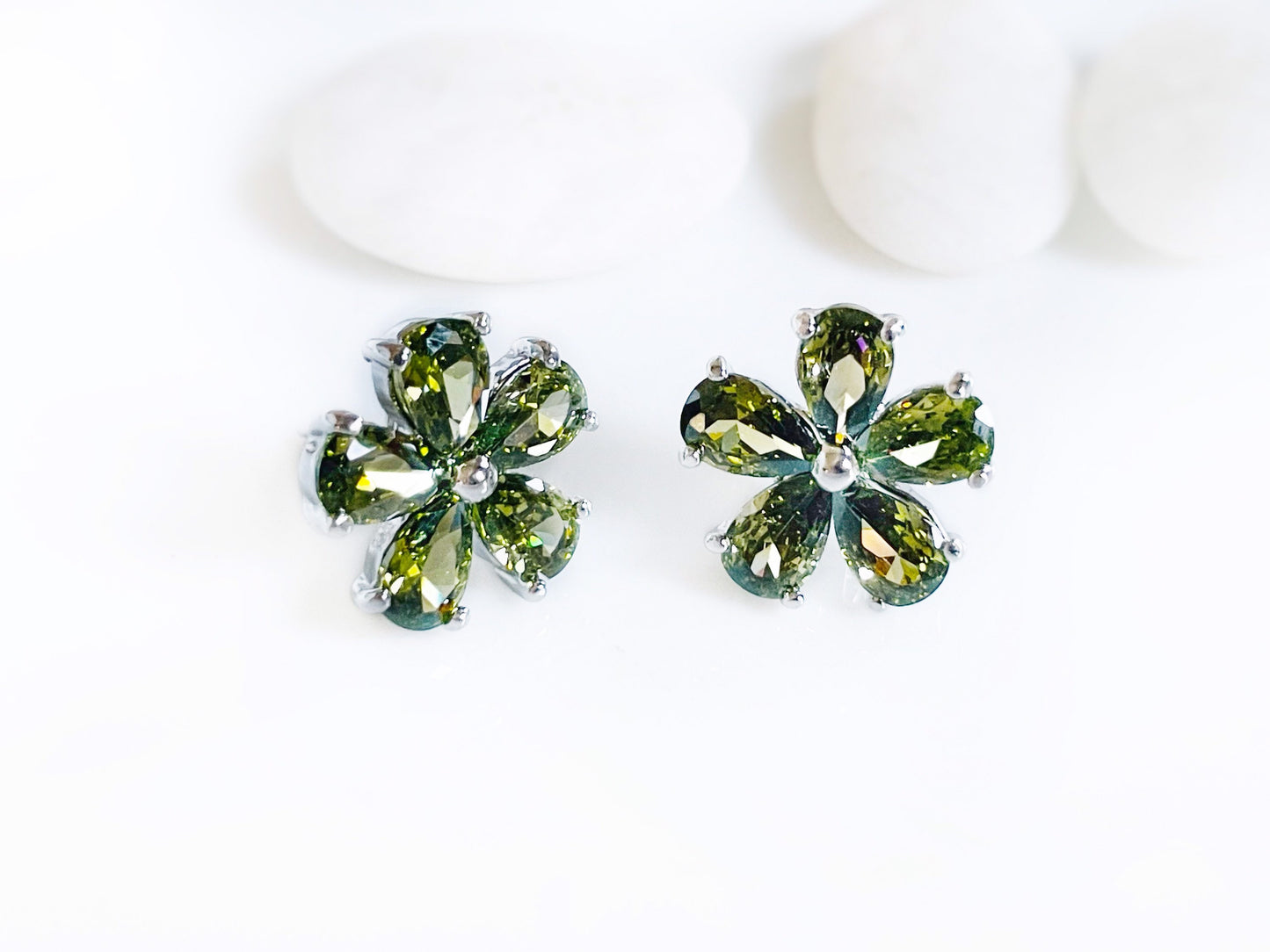 Peridot flower earring studs, green gemstone flower earrings, bridal earrings, gift for her, gift for mom, August birthstone