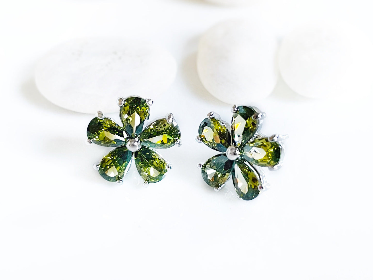 Peridot flower earring studs, green gemstone flower earrings, bridal earrings, gift for her, gift for mom, August birthstone