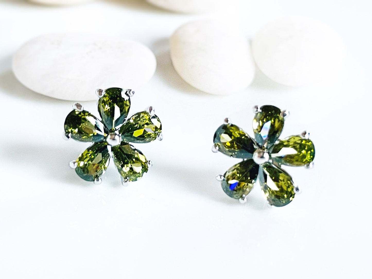 Peridot flower earring studs, green gemstone flower earrings, bridal earrings, gift for her, gift for mom, August birthstone