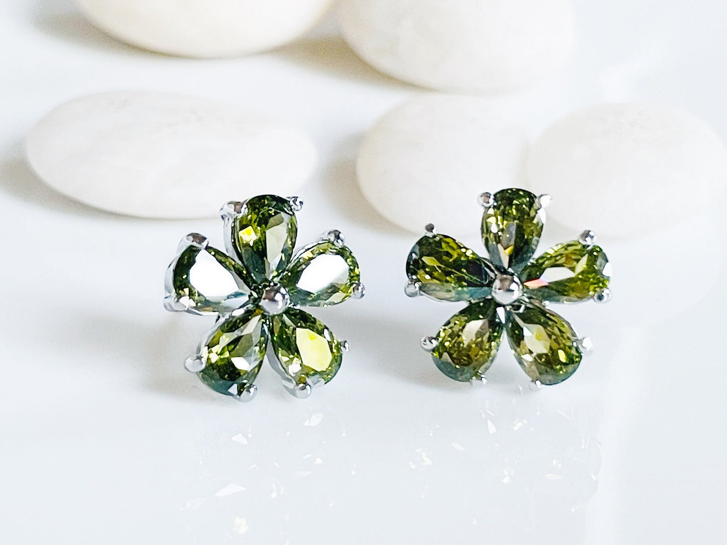 Peridot flower earring studs, green gemstone flower earrings, bridal earrings, gift for her, gift for mom, August birthstone